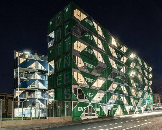 Tham quan “khu chung cư” độc đáo tại Nam Phi, nơi cư dân sinh sống trong 140 container đầy đủ tiện nghi - Ảnh 9.