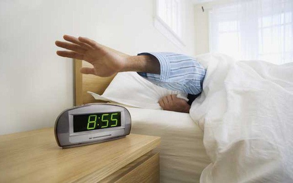 Khoa học chứng minh chỉ những người thông minh mới hay tắt báo thức 5 phút một lần rồi ngủ tiếp! - Ảnh 1.