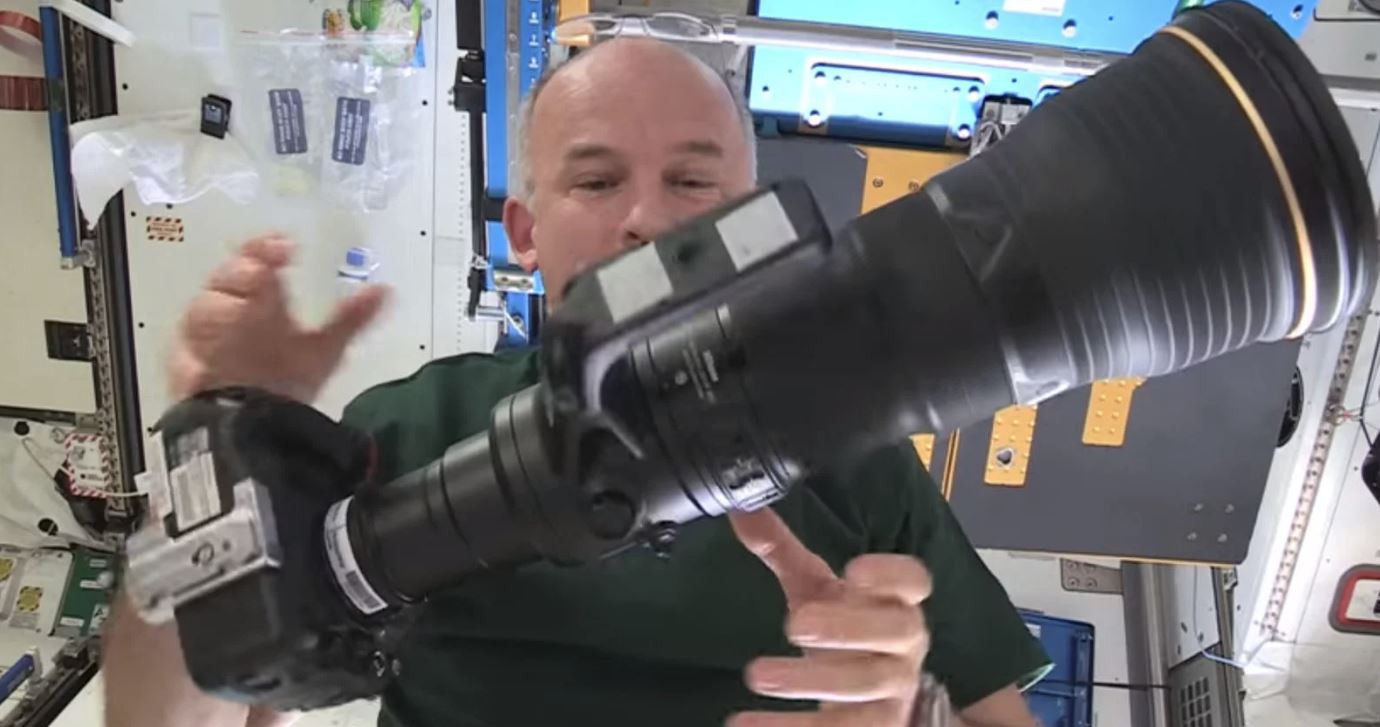 Phi hành gia tại Trạm vũ trụ ISS dùng máy ảnh trị giá \'chỉ\' 23.000 ...