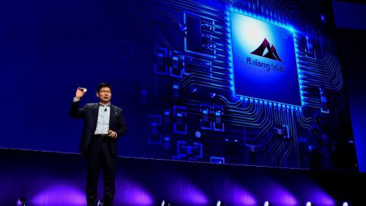 Sau khi vượt qua Apple, Huawei đặt mục tiêu lật đổ ngôi vương của Samsung vào năm 2020 - Ảnh 1.