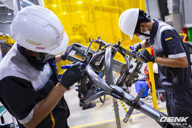Ngắm tận mắt nhà máy lắp ráp xe máy điện của VinFast, trông chẳng khác nào Gigafactory của Elon Musk! - Ảnh 8.
