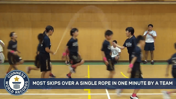 Nhóm học sinh Trung Quốc lập kỷ lục Guinness nhờ nhảy dây đôi 136 nhịp trong 30s - Ảnh 3.