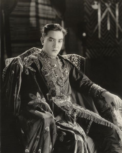 Nam diễn viên đầu tiên được coi là người đàn ông sexy nhất Hollywood là một thanh niên Nhật Bản - Ảnh 4.