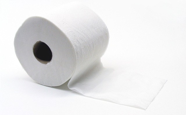 Trộm 1 cuộn giấy vệ sinh trong bệnh viện, cụ ông Nhật phải nộp phạt 40 triệu đồng - Ảnh 2.
