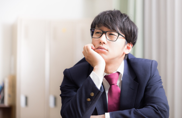 Nhật Bản: Một viên chức bị đuổi việc vì khiêm tốn về trình độ học vấn - Ảnh 1.