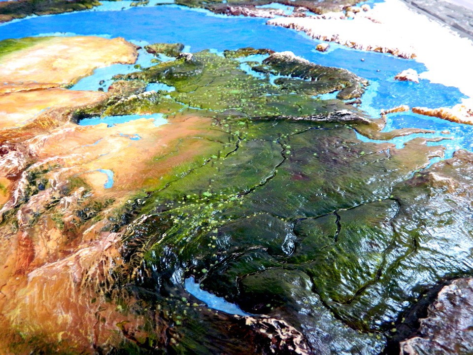 Anh ch&agrave;ng n&agrave;y đ&atilde; tự l&agrave;m bản đồ thế giới 3D tr&ecirc;n tường chất như nước cất như thế n&agrave;o? - Ảnh 11.