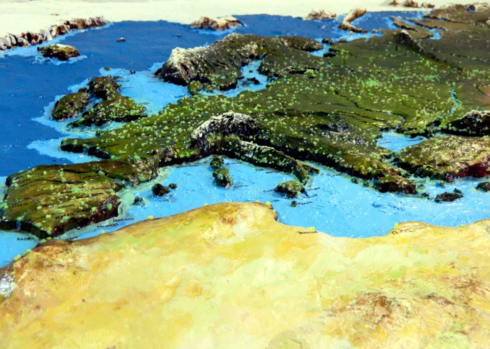 Anh ch&agrave;ng n&agrave;y đ&atilde; tự l&agrave;m bản đồ thế giới 3D tr&ecirc;n tường chất như nước cất như thế n&agrave;o? - Ảnh 16.