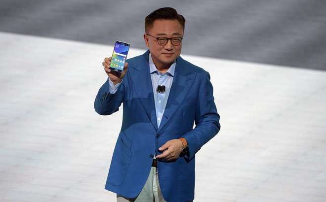 Samsung sẽ cho phép người dùng có thể bóp viền màn hình để thực hiện các thao tác khác nhau - Ảnh 1.