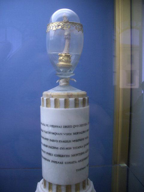 Ngón tay giữa nổi tiếng nhất, được lưu giữ như thánh tích trong bảo tàng Italy thuộc về... Galileo Galilei - Ảnh 4.