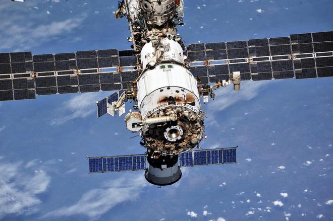 Những hình ảnh ấn tượng về trạm vũ trụ ISS nhìn từ bên ngoài sau hơn 20 năm được phóng lên không gian - Ảnh 6.