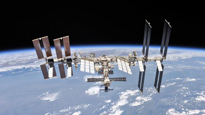 Những hình ảnh ấn tượng về trạm vũ trụ ISS nhìn từ bên ngoài sau hơn 20 năm được phóng lên không gian - Ảnh 2.