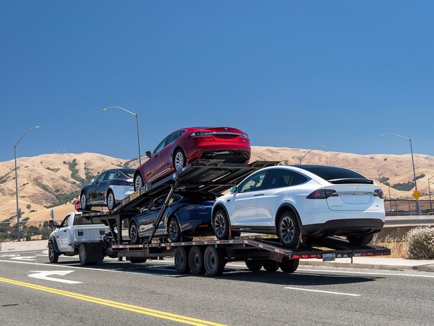 Bản thân Elon Musk tự tin tuyệt đối vào khả năng tự lái của xe Tesla, không có nghĩa tài xế nên làm vậy - Ảnh 3.