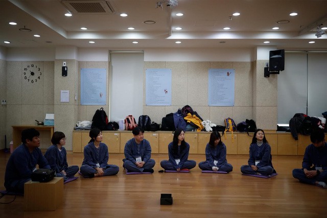 Cuộc sống quá căng thẳng, người trẻ Hàn Quốc sẵn sàng chi 90 USD để được... vào tù ở 1 ngày - Ảnh 15.