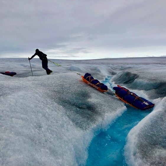 Nhà thám hiểm 33 tuổi này là người đầu tiên một mình vượt qua Nam Cực, sống nhờ thanh năng lượng và đồ ăn khô đóng băng - Ảnh 2.