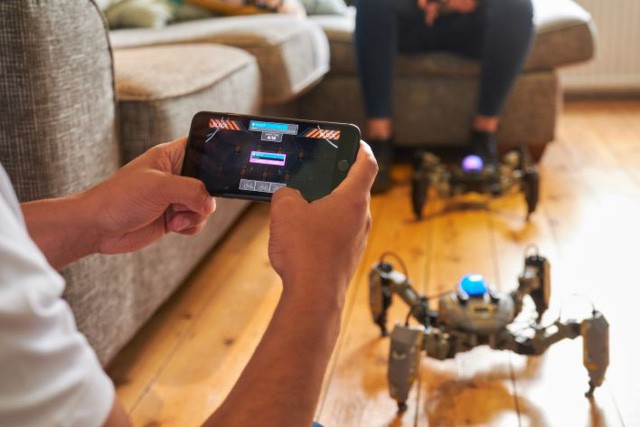 CEO 27 tuổi tạo ra robot chơi game đầu tiên trên thế giới, được Apple và Amazon mời hợp tác độc quyền - Ảnh 2.
