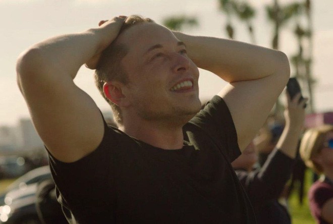 [Video] Cùng xem lại cảnh Elon Musk mếu máo khi tên lửa mạnh nhất thế giới của SpaceX được phóng thành công - Ảnh 2.