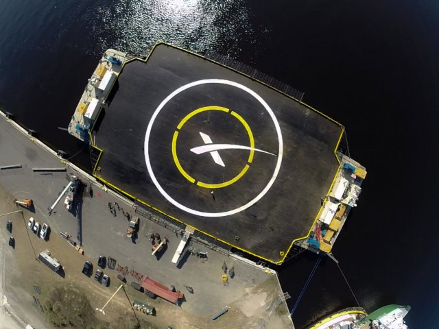 Elon Musk tiết lộ lý do tại sao tên lửa đẩy trung tâm của Falcon Heavy không thể hạ cánh thành công - Ảnh 2.