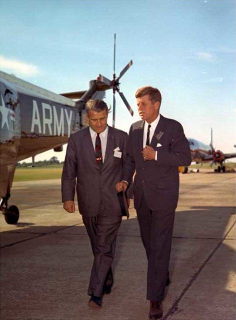  Von Braun và Tổng thống John F. Kennedy 