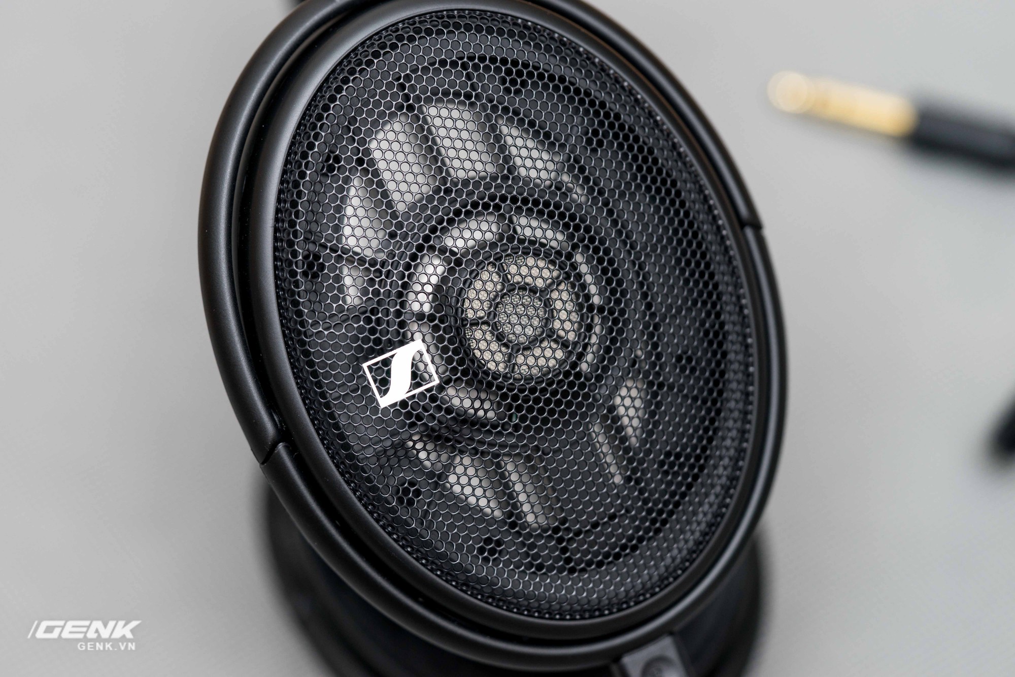 Mở hộp tai nghe cao cấp Sennheiser HD660s: Viết tiếp trang sử vàng