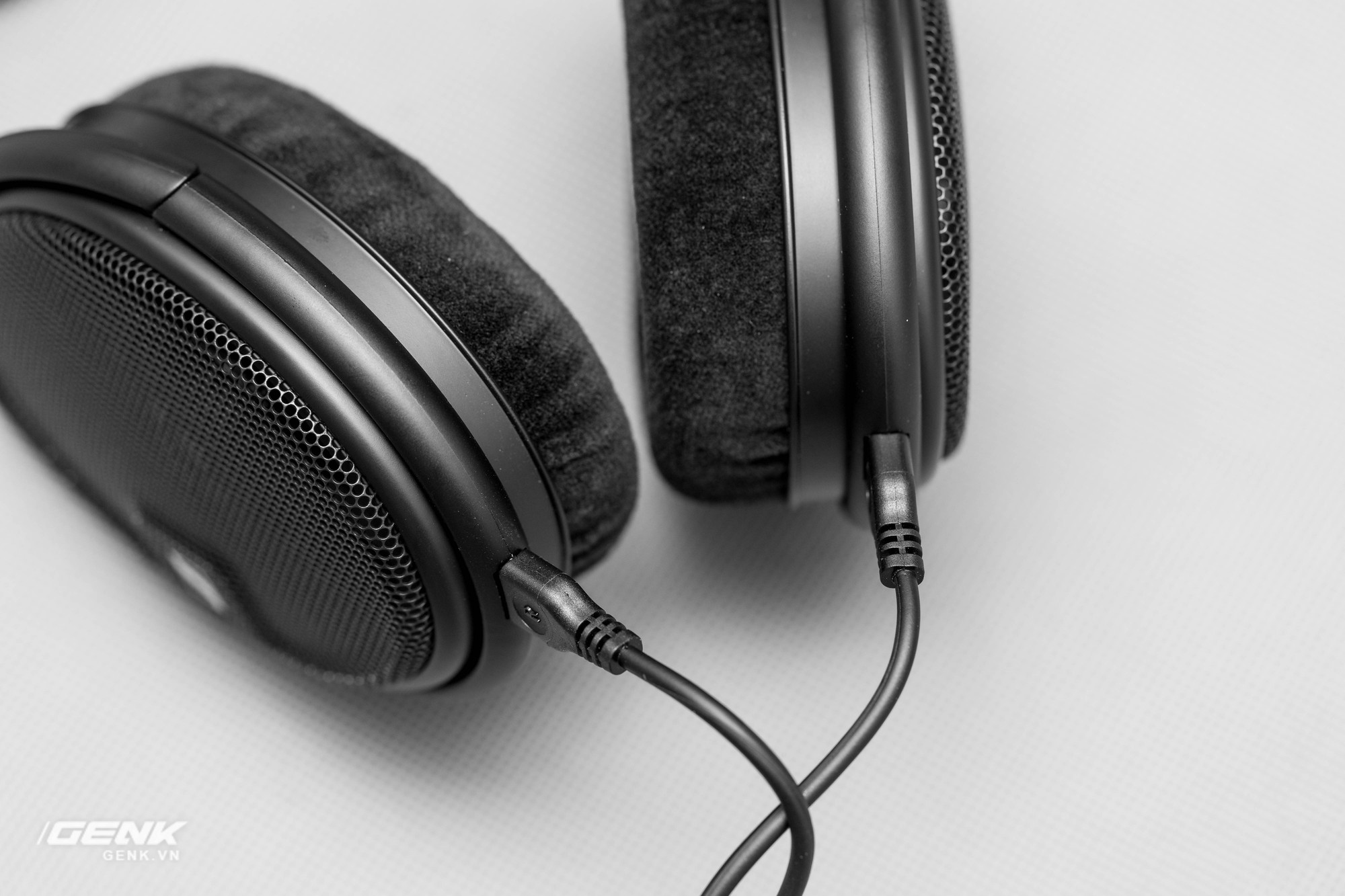 Mở hộp tai nghe cao cấp Sennheiser HD660s: Viết tiếp trang sử vàng