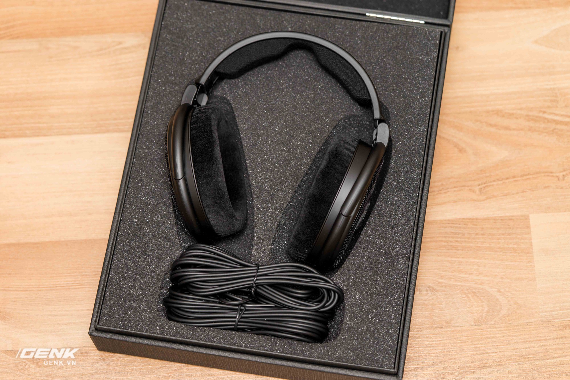 Mở hộp tai nghe cao cấp Sennheiser HD660s: Viết tiếp trang sử vàng
