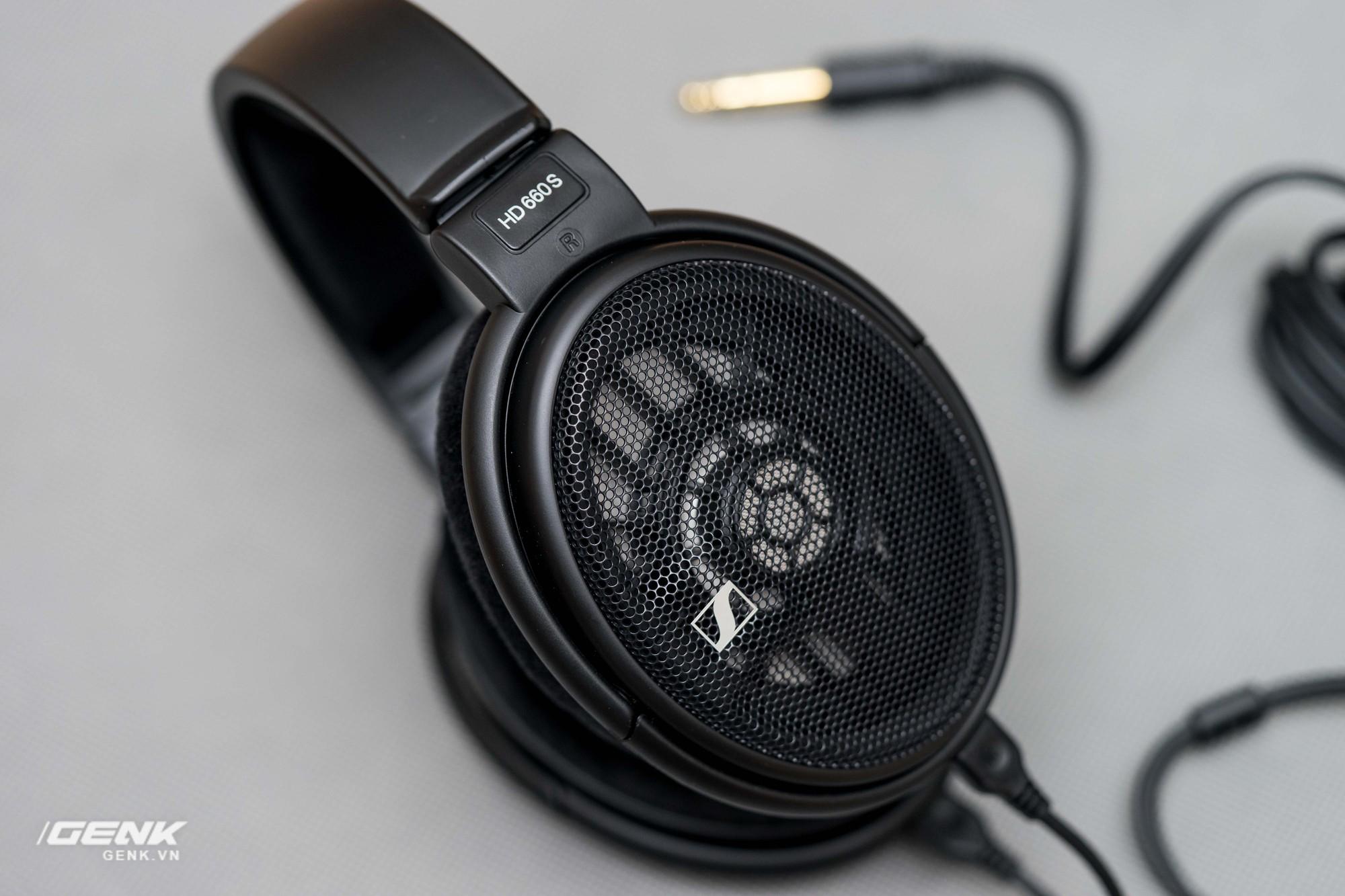 Mở hộp tai nghe cao cấp Sennheiser HD660s: Viết tiếp trang sử vàng