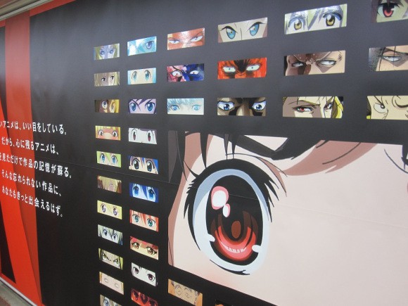 Netflix phủ kín ga tàu đông đúc nhất Tokyo bằng 280 đôi mắt của nhân vật anime - Ảnh 16.