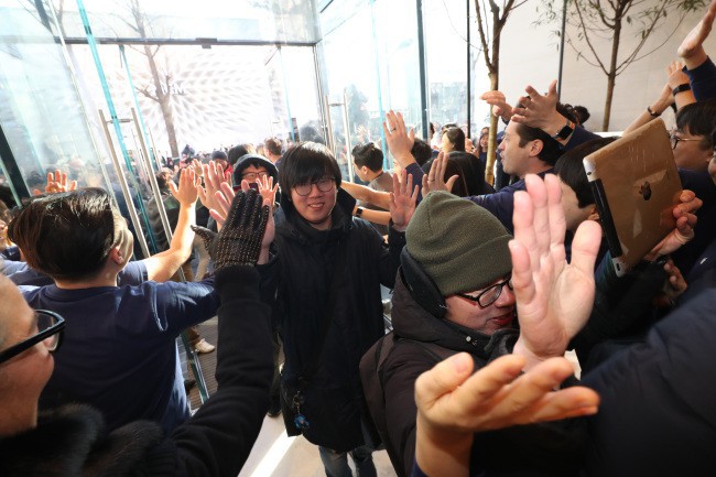 Cửa hàng Apple Store đầu tiên tại Hàn Quốc có ý nghĩa thế nào đối với người tiêu dùng tại quê nhà Samsung? - Ảnh 3.