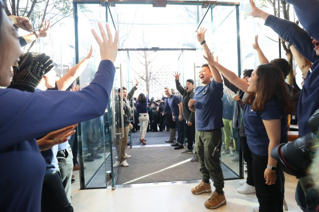 Cửa hàng Apple Store đầu tiên tại Hàn Quốc có ý nghĩa thế nào đối với người tiêu dùng tại quê nhà Samsung? - Ảnh 2.