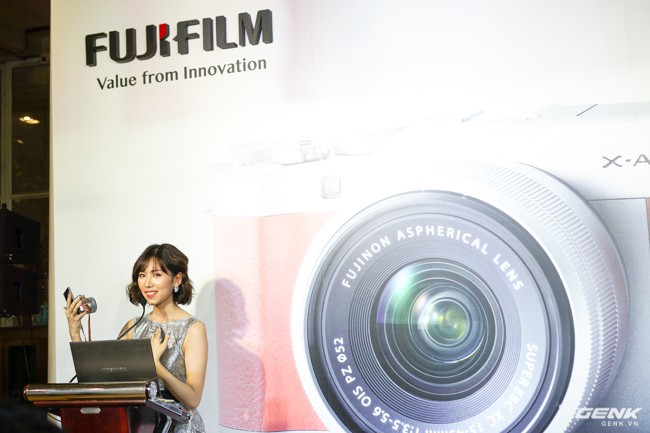 Fujifilm Việt Nam chính thức ra mắt máy ảnh thời trang X-A5 cùng lens kit XC15-45mm f/3.5-5.6 OIS PZ mới, giá 15 triệu đồng - Ảnh 1.