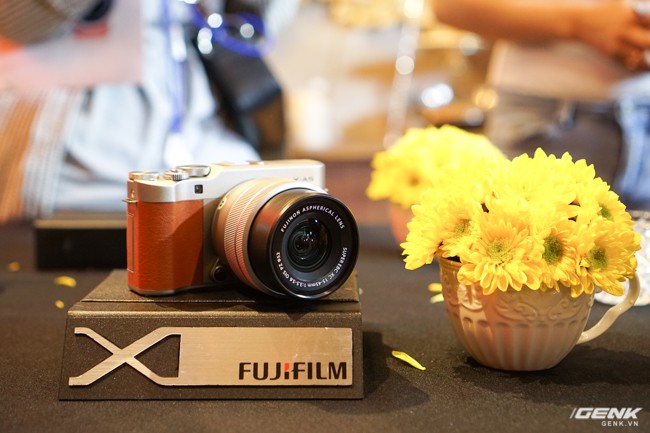 Fujifilm Việt Nam chính thức ra mắt máy ảnh thời trang X-A5 cùng lens kit XC15-45mm f/3.5-5.6 OIS PZ mới, giá 15 triệu đồng - Ảnh 4.