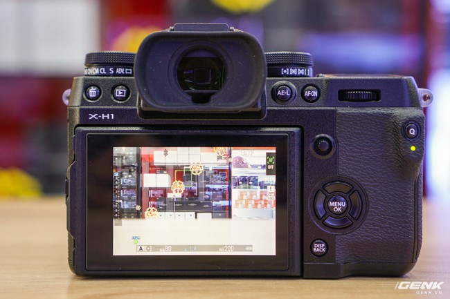 Trên tay máy ảnh đầu bảng X-H1 mới ra mắt của Fujifilm: dáng vẻ vẫn rất gọn gàng, nhiều cải tiến hơn hẳn dòng X-T, giá gần 47 triệu đồng - Ảnh 13.