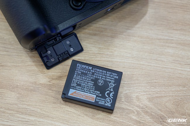Trên tay máy ảnh đầu bảng X-H1 mới ra mắt của Fujifilm: dáng vẻ vẫn rất gọn gàng, nhiều cải tiến hơn hẳn dòng X-T, giá gần 47 triệu đồng - Ảnh 16.