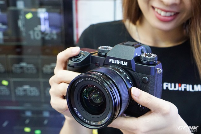 Trên tay máy ảnh đầu bảng X-H1 mới ra mắt của Fujifilm: dáng vẻ vẫn rất gọn gàng, nhiều cải tiến hơn hẳn dòng X-T, giá gần 47 triệu đồng - Ảnh 5.