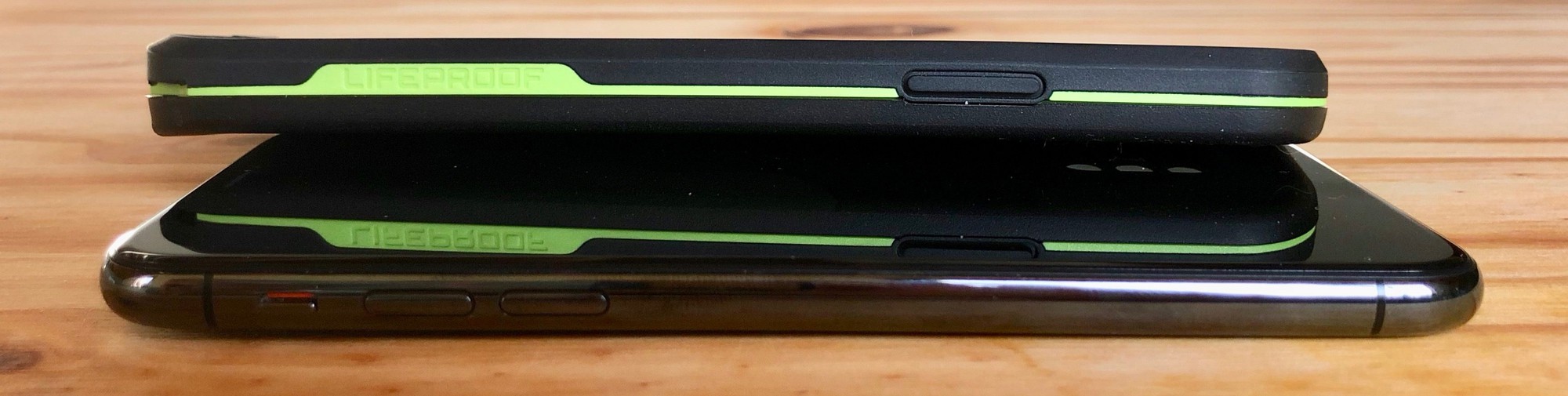  Được l&agrave;m từ cao su v&agrave; nhựa, tuy nhi&ecirc;n FRĒ rất chắc chắn v&agrave; gọn nhẹ 