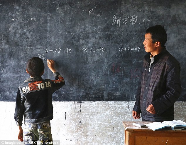 Dù nắng hay mưa, người thầy vẫn tận tụy đến trường để dạy cho 1 học sinh duy nhất - Ảnh 3.