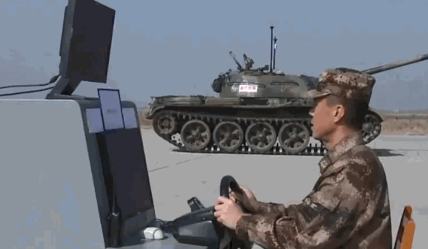Trung Quốc thử nghiệm xe tăng không người lái, điều khiển bằng AI hoặc tay lái truyền thống - Ảnh 1.