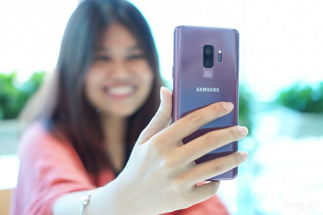 Mở hộp Samsung Galaxy S9 Tím Lilac bản chính thức: Đẳng cấp thời trang là đây! - Ảnh 8.