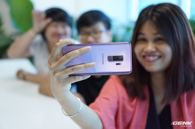 Mở hộp Samsung Galaxy S9 Tím Lilac bản chính thức: Đẳng cấp thời trang là đây! - Ảnh 13.