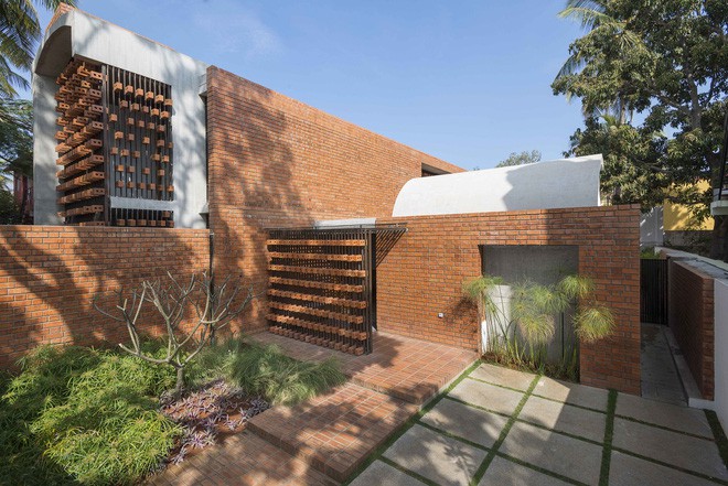 Ngôi nhà gạch ở Ấn Độ được tạp chí kiến trúc Mỹ khen ngợi vì khả năng chống nóng độc đáo - Ảnh 2.