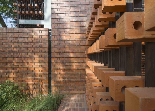 Ngôi nhà gạch ở Ấn Độ được tạp chí kiến trúc Mỹ khen ngợi vì khả năng chống nóng độc đáo - Ảnh 18.