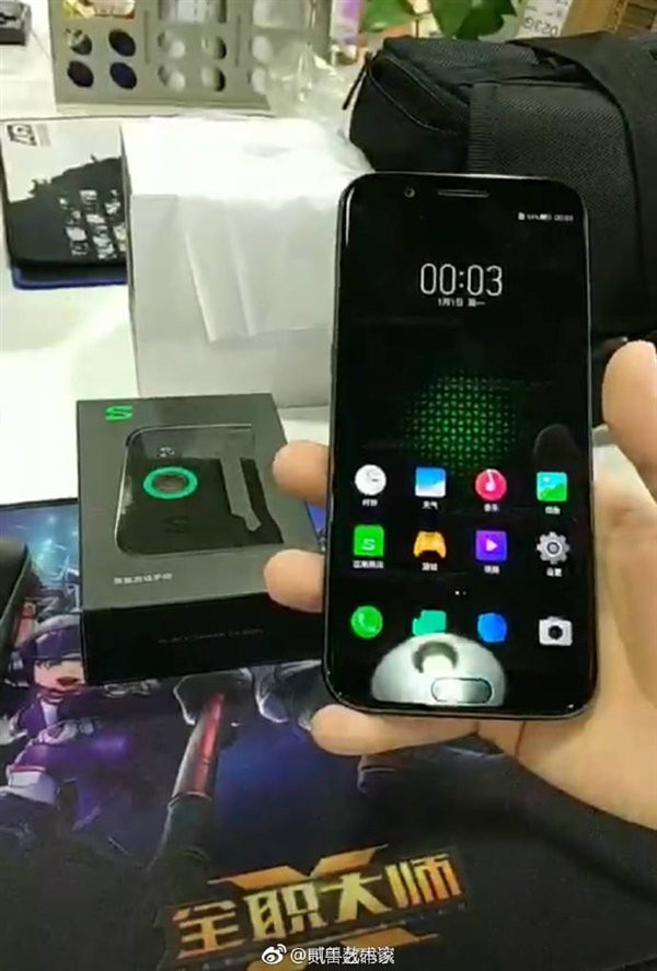 Smartphone dành riêng cho game thủ của Xiaomi lộ diện hoàn chỉnh trong video ngắn - Ảnh 1.