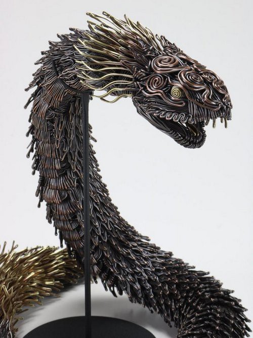 Ấn tượng với kỹ thuật uốn dây đồng tạo nên những tác phẩm điêu khắc cực ấn tượng của nghệ sỹ người Nhật - Ảnh 2.