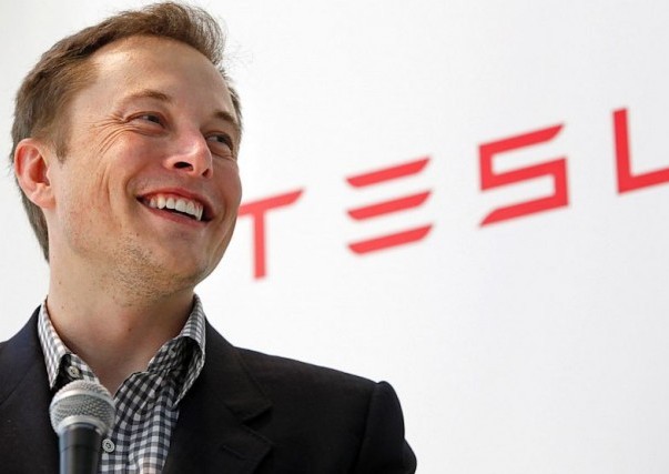Elon Musk tuyên bố Autopilot không bao giờ hoàn hảo nhưng sẽ giúp giảm số lượng tai nạn đi 10 lần - Ảnh 1.