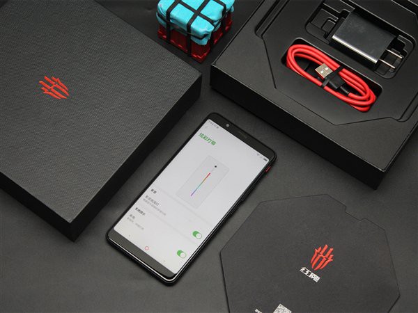 Mở hộp smartphone chơi game Nubia Red Magic: thiết kế tuyệt vời! - Ảnh 2.