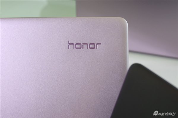 Cận cảnh Honor MagicBook, bản sao cấu hình mạnh giá rẻ của MacBook Pro - Ảnh 4.