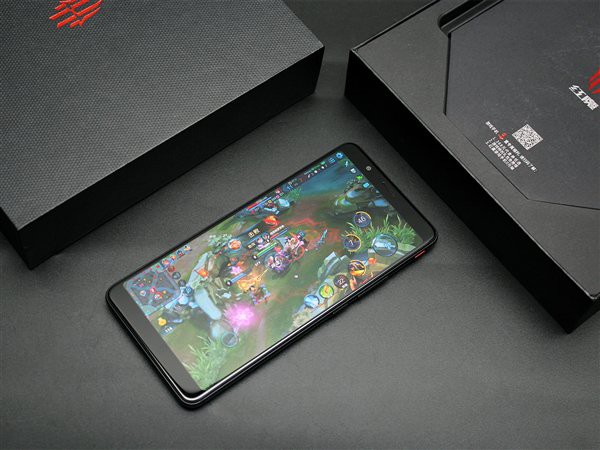 Cận cảnh smartphone chuyên game Nubia Red Magic, thua Xiaomi Black Shark về hiệu năng nhưng thiết kế đẹp và giá rẻ hơn - Ảnh 1.