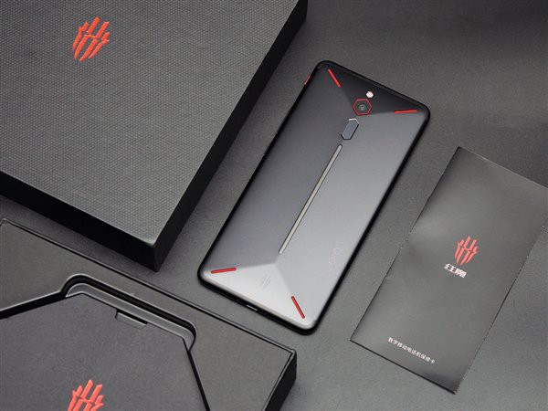 Cận cảnh smartphone chuyên game Nubia Red Magic, thua Xiaomi Black Shark về hiệu năng nhưng thiết kế đẹp và giá rẻ hơn - Ảnh 5.