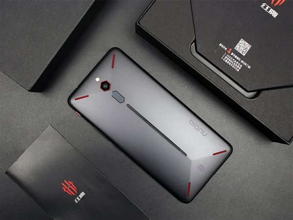 Cận cảnh smartphone chuyên game Nubia Red Magic, thua Xiaomi Black Shark về hiệu năng nhưng thiết kế đẹp và giá rẻ hơn - Ảnh 9.
