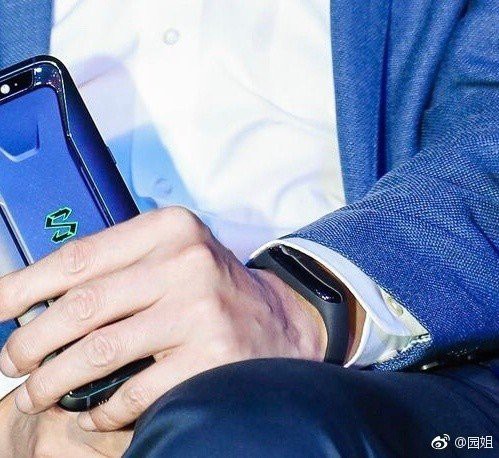 Xiaomi chính thức xác nhận sự tồn tại của Mi Band 3 - Ảnh 2.
